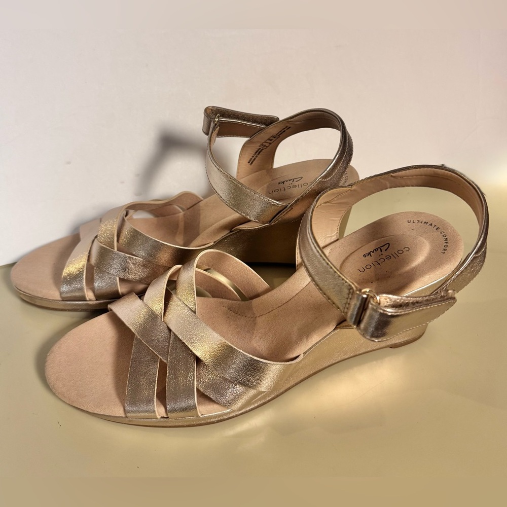 Clarks Comfort Wedge Strappy Sandals Size 11 Gold